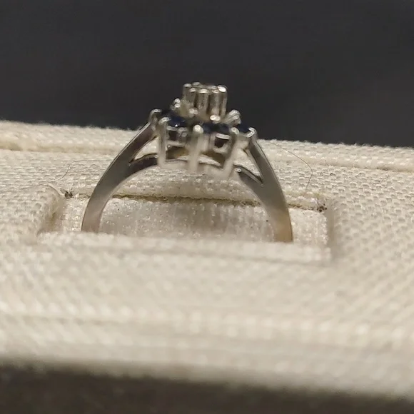 14k White Gold, Blue and White Floral Ring - Picture 3 of 6